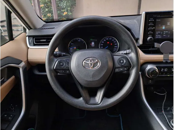 Car image 18