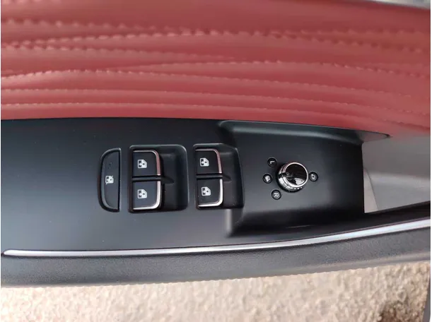 Car image 32
