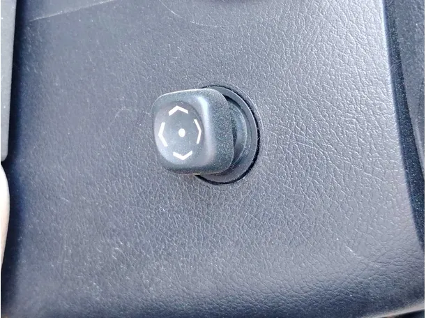 Car image 27