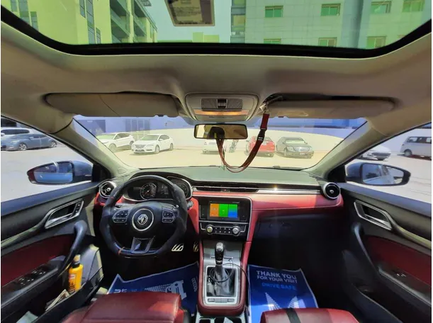 Car image 14
