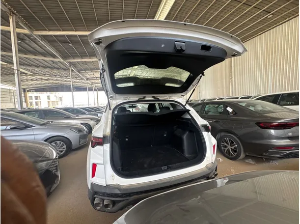 Car image 15