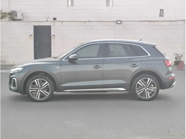 Car image 8
