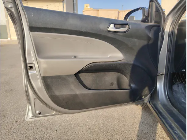 Car image 10