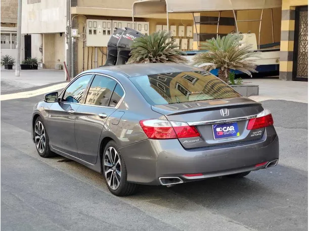 Car image 7