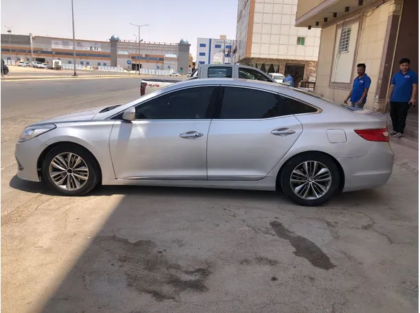 Car image 8