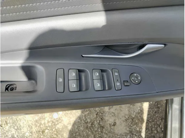 Car image 39