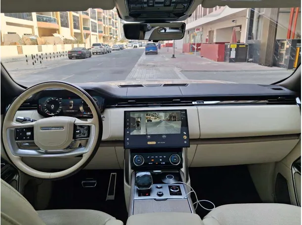 Car image 17