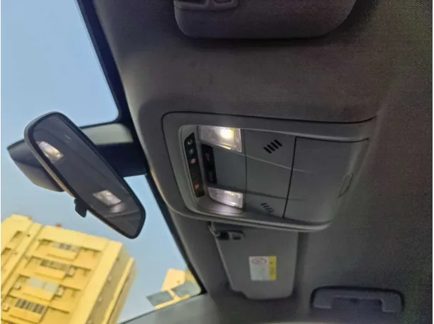 Car image 28