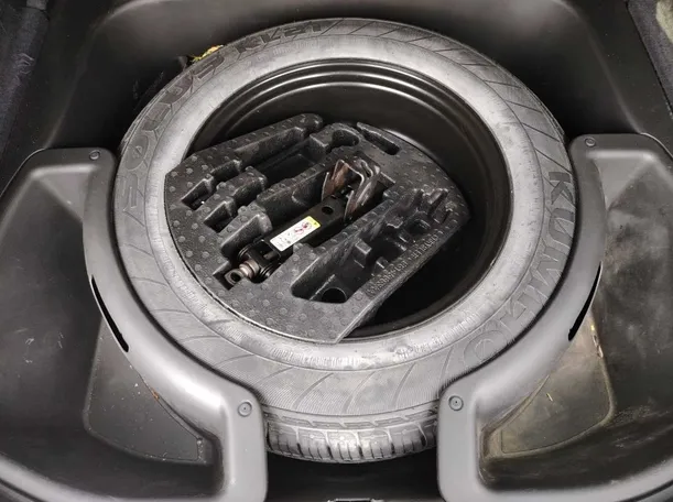 Car image 32