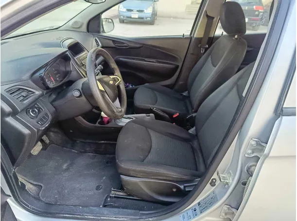 Car image 12