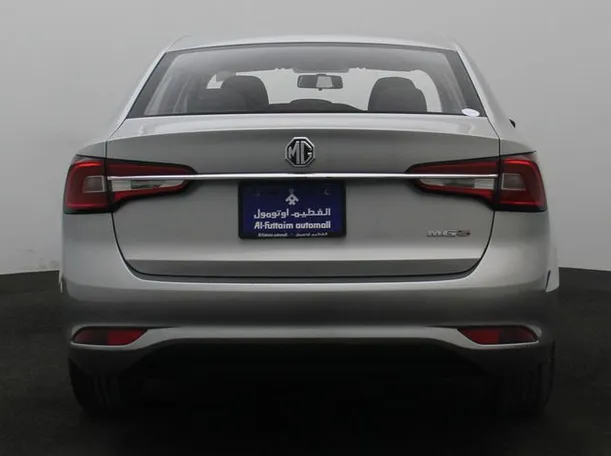 Car image 12