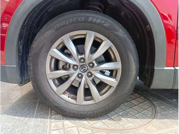 Car image 10