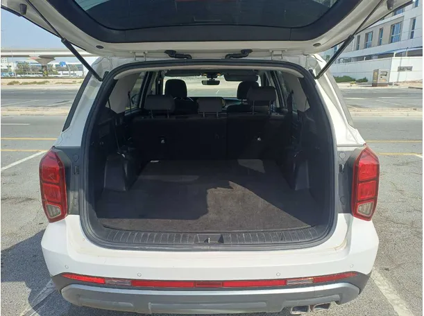 Car image 23