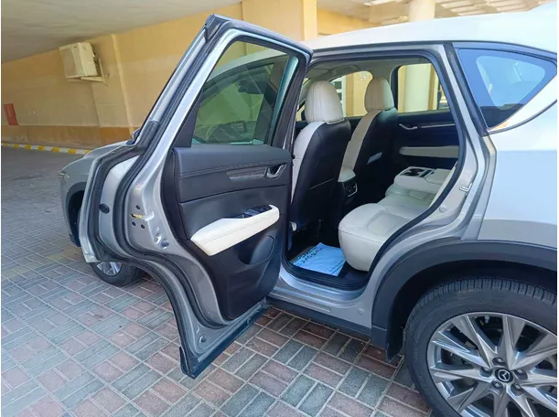 Car image 17