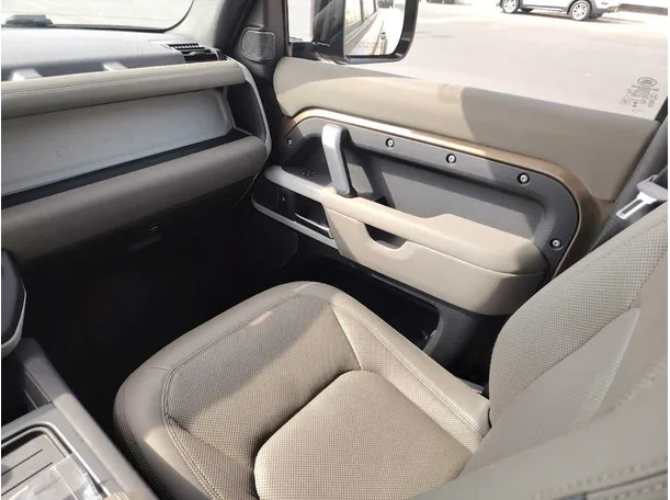 Car image 34
