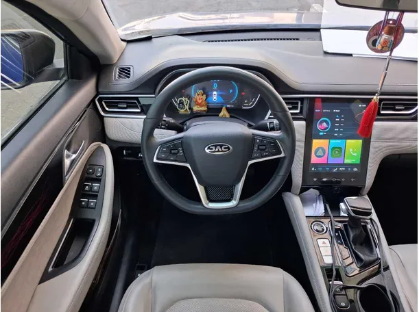 Car image 14