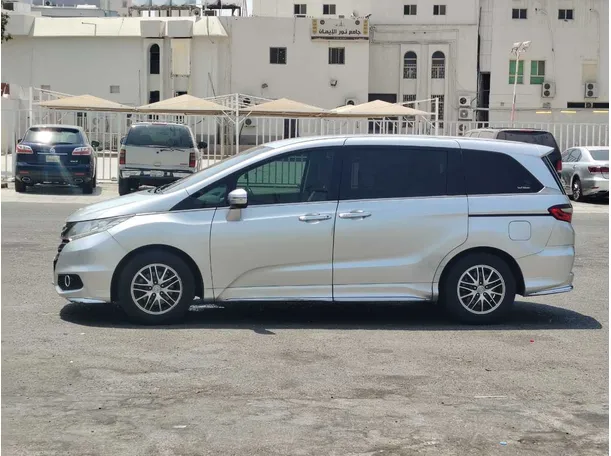 Car image 8