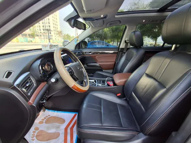 Car image 12