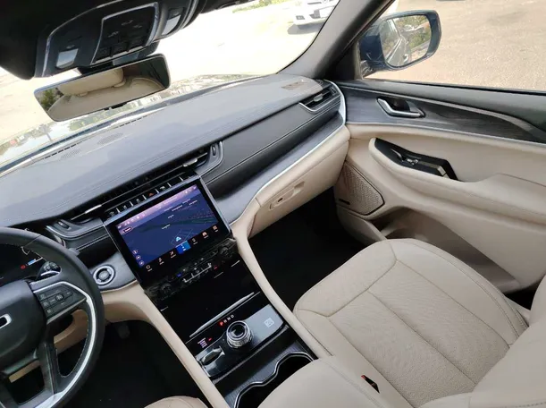 Car image 26