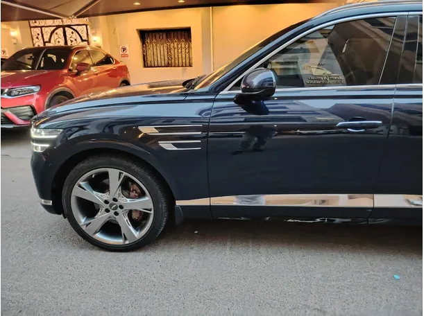 Car image 9