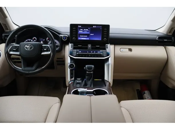 Car image 14