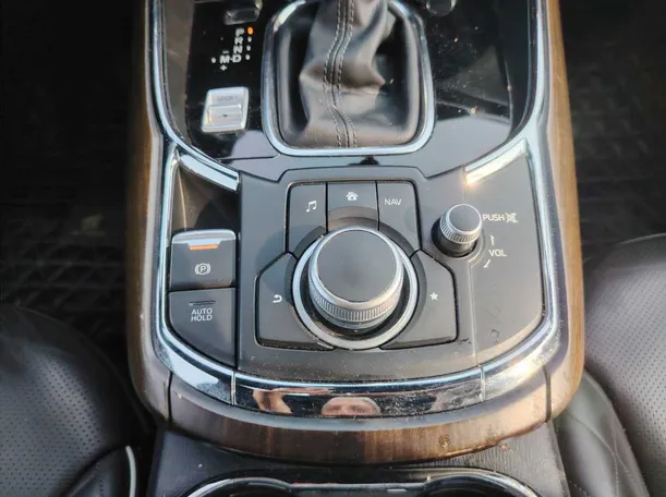 Car image 19