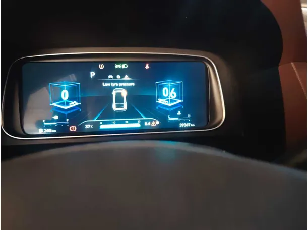 Car image 19