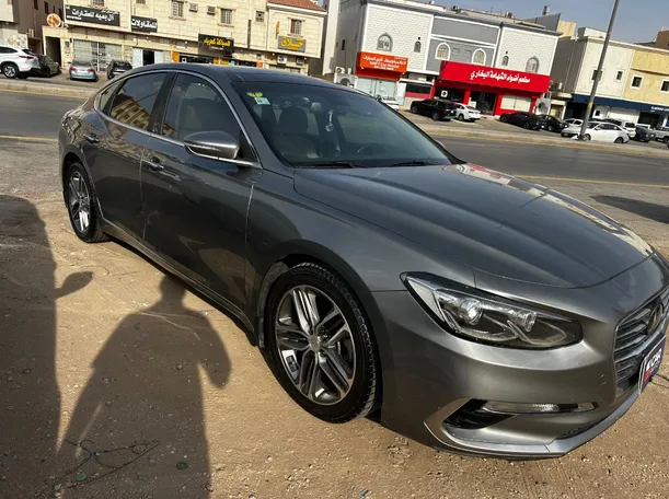 Car image 4