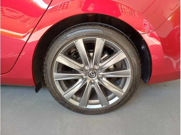 Car image 9