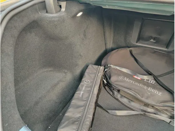 Car image 32
