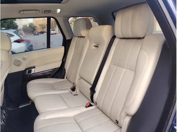 Car image 18
