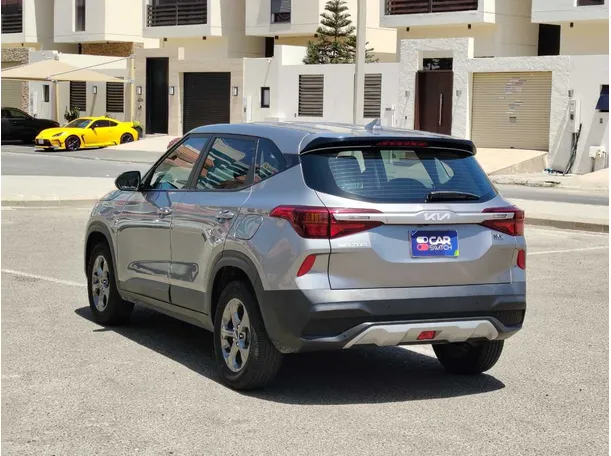 Car image 7