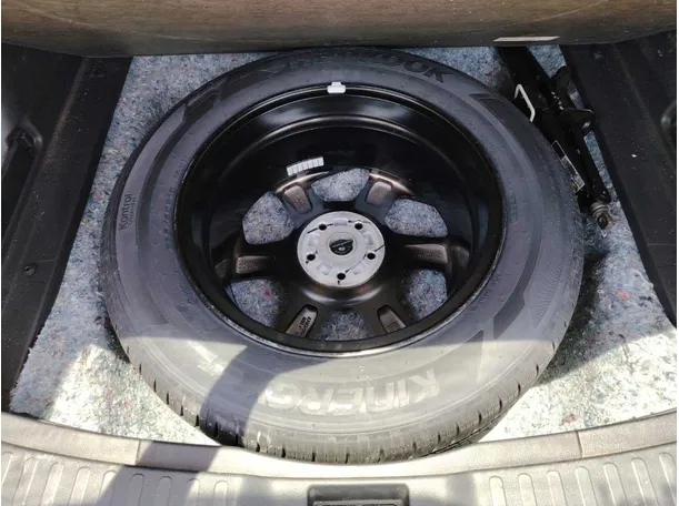 Car image 34