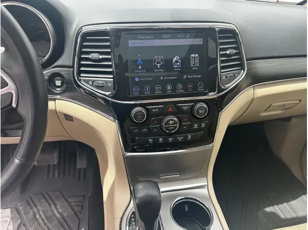 Car image 19