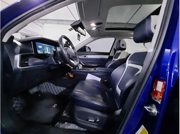 Car image 12