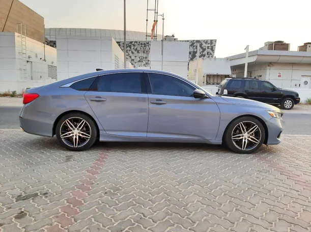 Car image 8
