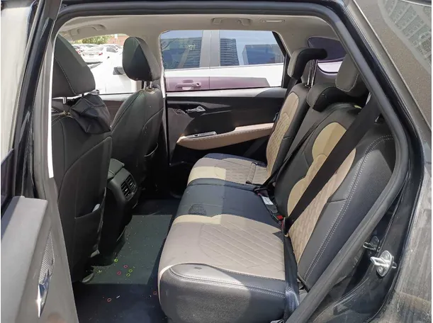Car image 13