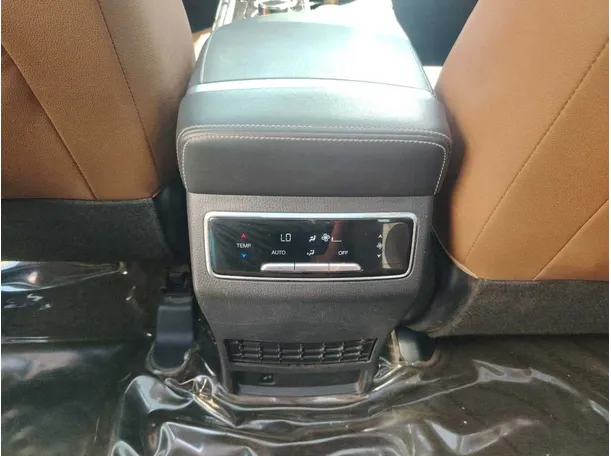Car image 32