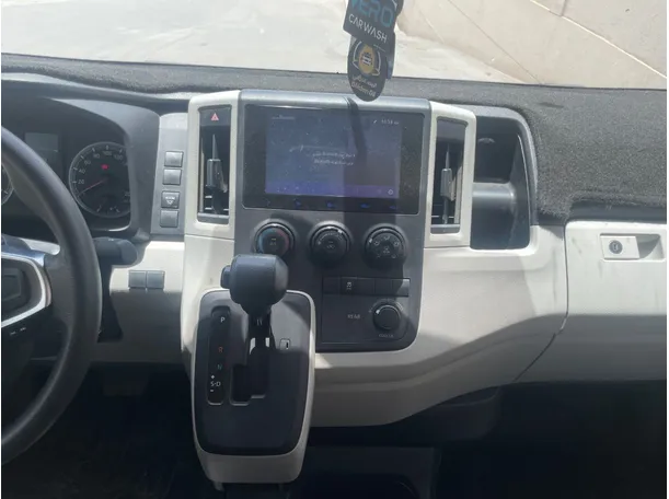 Car image 17