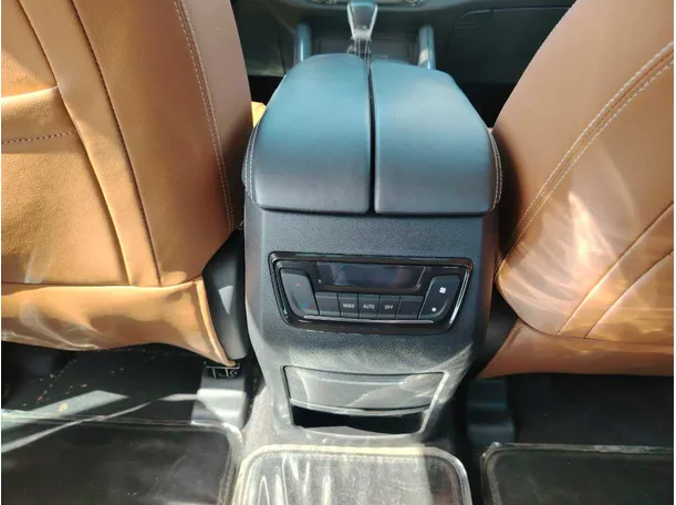 Car image 28