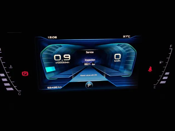 Car image 19
