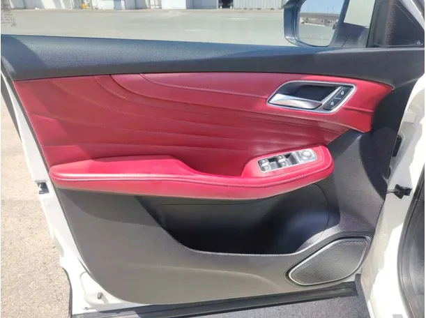 Car image 32