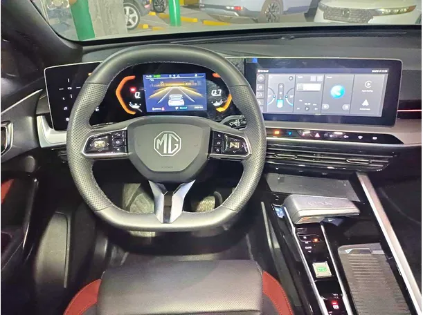 Car image 15