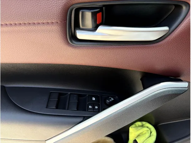 Car image 25