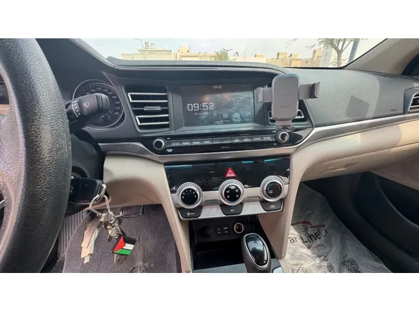 Car image 17
