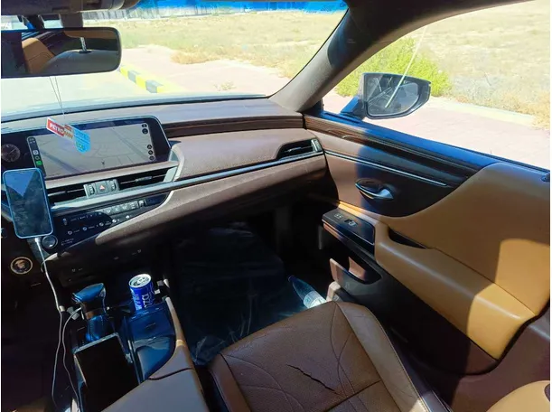 Car image 38