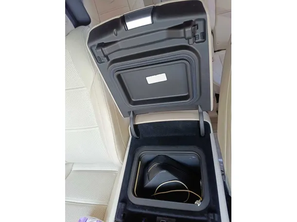 Car image 35