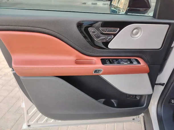 Car image 41