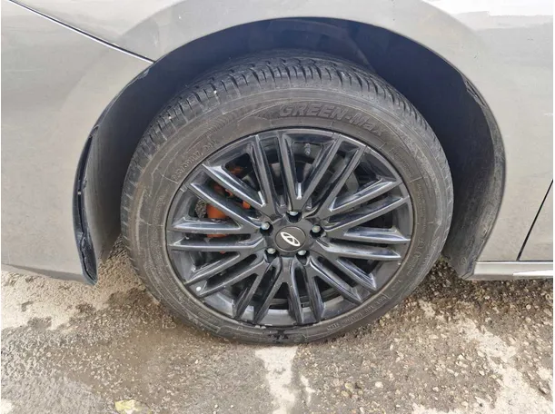 Car image 10
