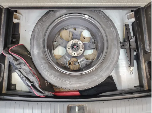 Car image 30